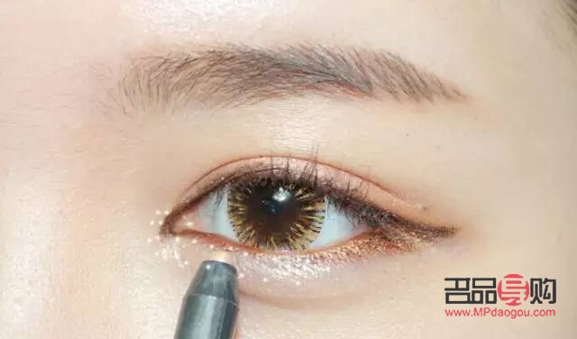 明星彩妆怎么化妆(明星彩妆怎么化妆的)