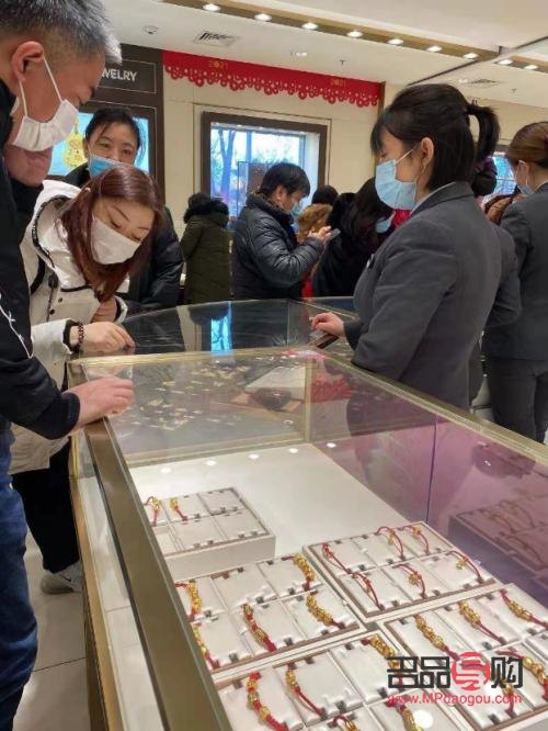 去银行买黄金需要注意什么(为什么银行的金条金店不回收)