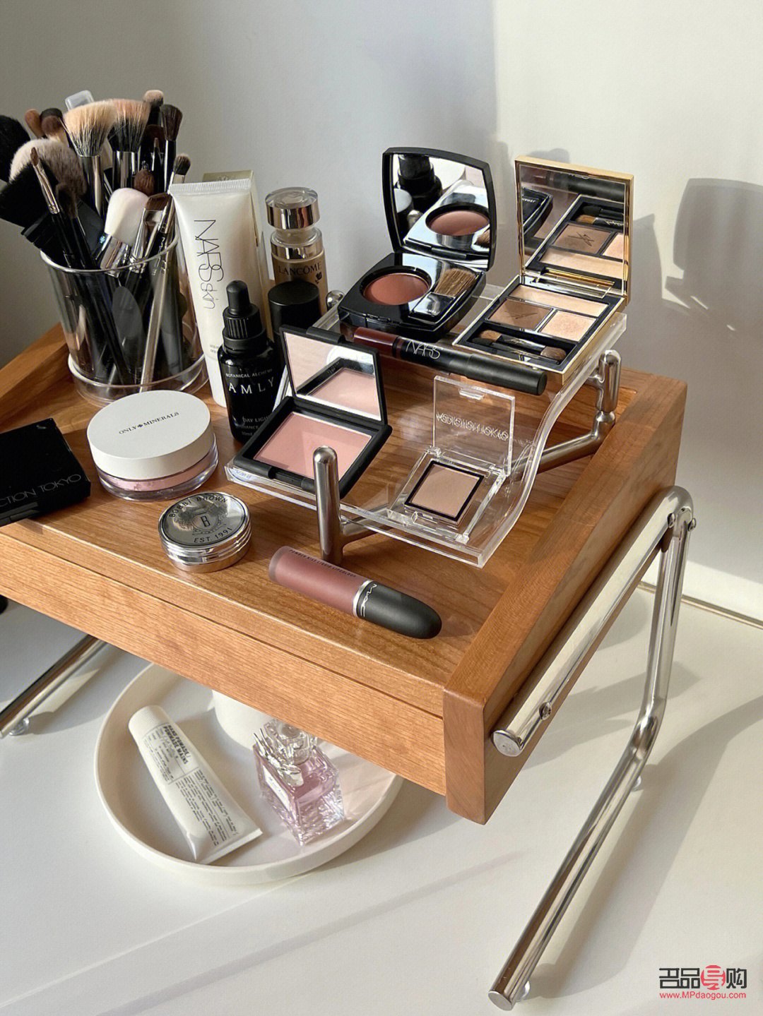 桌子彩妆怎么擦(桌子彩妆怎么擦才干净)