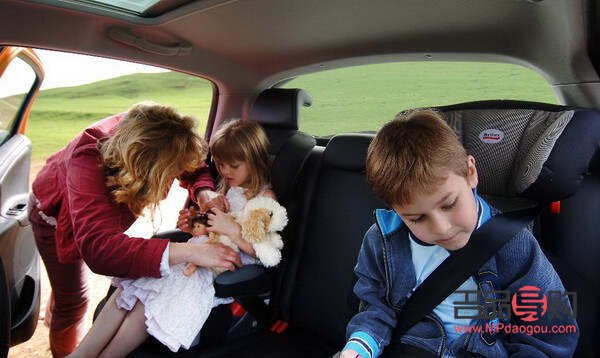 小朋友坐车必备：精选礼物指南
