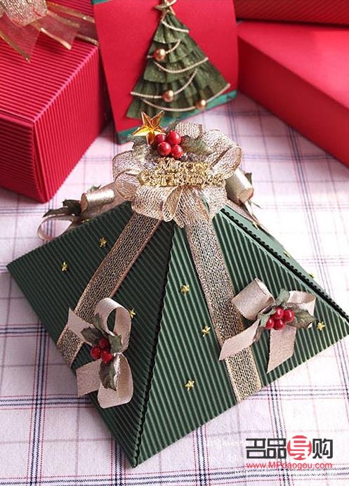 <h3>手把手教你折纸圣诞礼物盒子</h3>