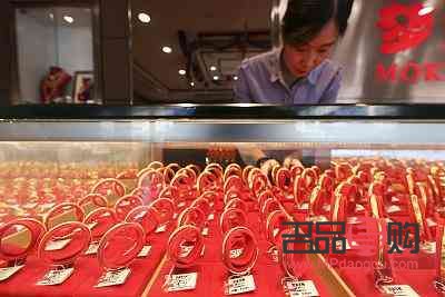 <h3>金店标错重量引发争议</h3>