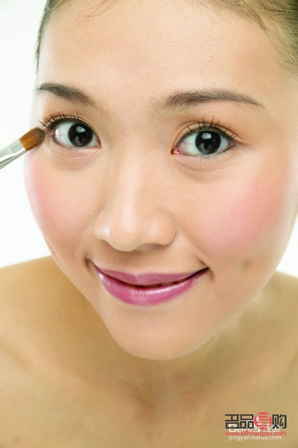 如何画女人彩妆(如何画女人彩妆图片)