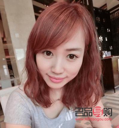 <h3>天生桃花眼的女人面相</h3>