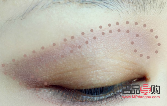 <h1>眼妆彩妆绘制全攻略：打造迷人电眼的秘密武器</h1>