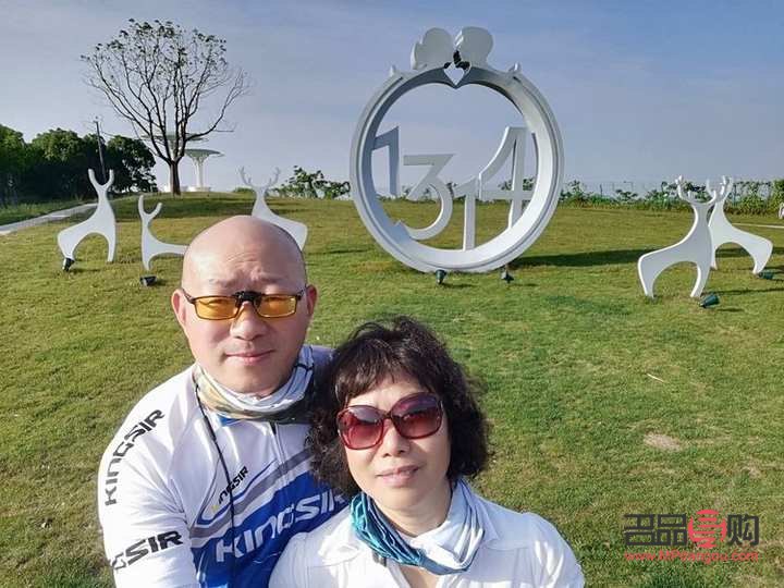 父母骑车注意什么礼物(父母骑车注意什么礼物送给女儿)