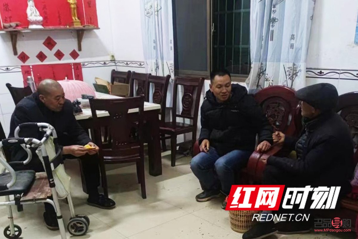 天生肿眼泡手术要多少钱一次呀(天生肿眼泡手术要多少钱一次呀)