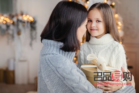女儿赴德国，精选礼物传递深情