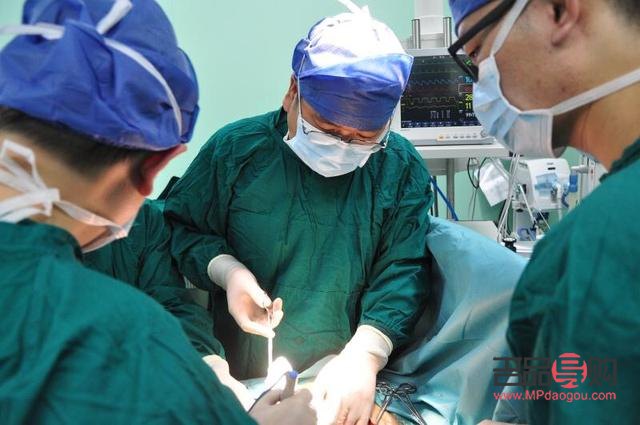 甲亢突眼能做手术吗(甲亢突眼能做手术吗?)