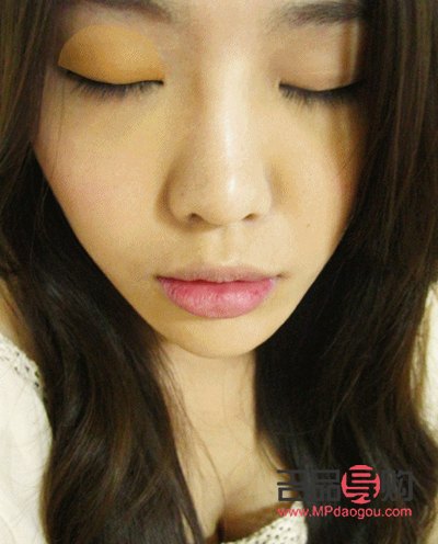 <h3>日常淡妆眼妆教程</h3>