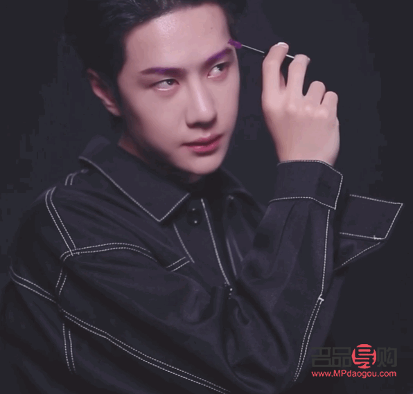 女生怎么选彩妆(女生怎么选彩妆品牌)