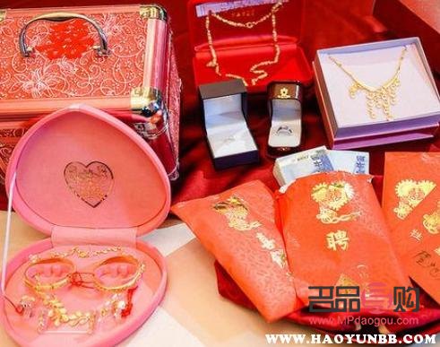 <h3>提亲时女方应回赠何种礼物？</h3>