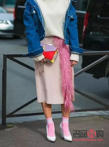 彩妆如何搭配衣服(彩妆如何搭配衣服好看)