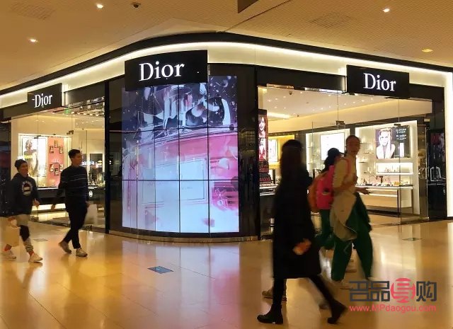 怎么逛彩妆专柜(怎么逛彩妆专柜呢)