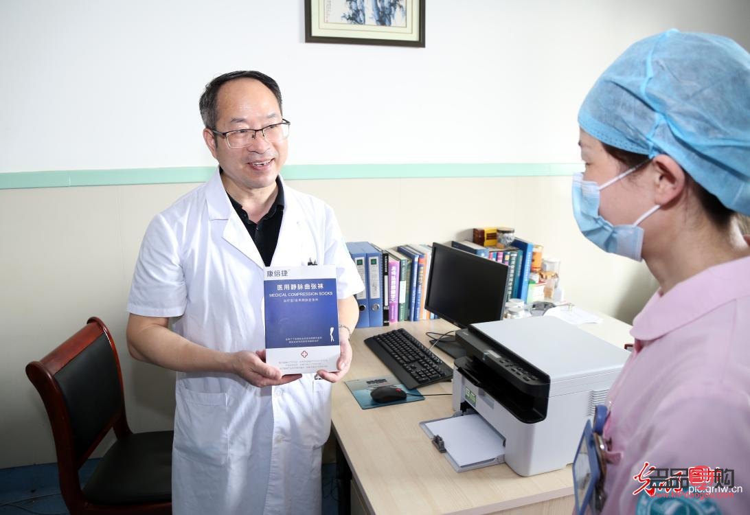 送骨折病人什么礼物好(送骨折病人什么礼物好呢)