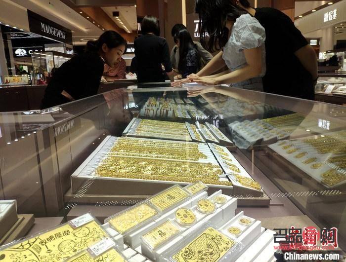 在银行买金条还是去金店买(在银行买金条还是去金店买黄金好)