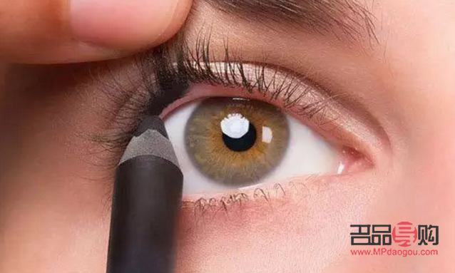 <h3>画眼线技巧初探：美睫线与初学化妆的关系</h3>