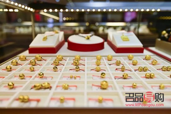 金店金价低于国际金价(金店金价一般比国际金价高多少)