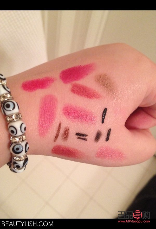 <h3>彩妆贴怎么去掉</h3>