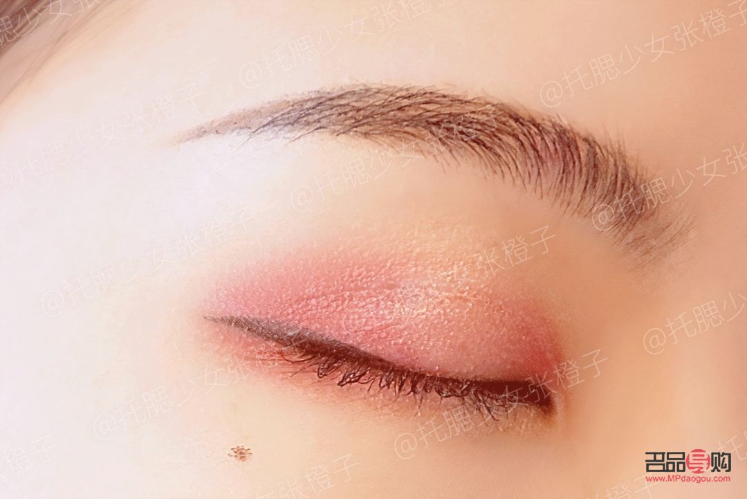 <h3>重塑青春明眸：眼皮松弛的恢复之道</h3>