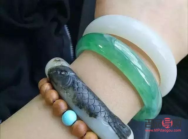 <h3>玉镯的保养与身体护理秘籍</h3> <h3>玉镯的保养与身体护理秘籍</h3>