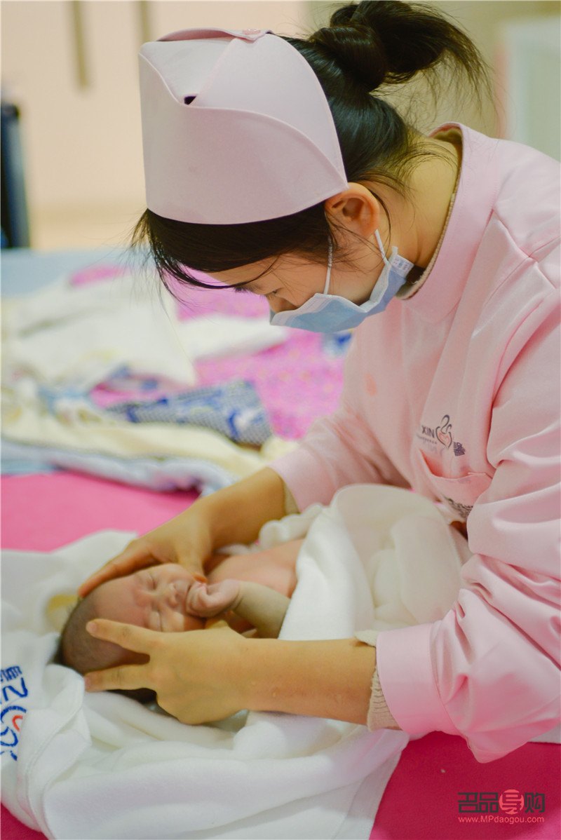 怎样给新生儿护理身体(怎样给新生儿护理身体健康)