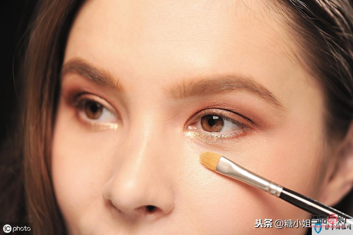如何学会化彩妆(如何学会化彩妆教程)
