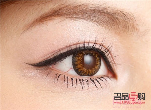 眼下彩妆怎么画(眼下彩妆怎么画图片)