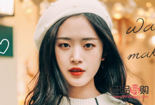 <h3>单眼皮与双眼皮的交织之美：颜值高低在个性魅力</h3>