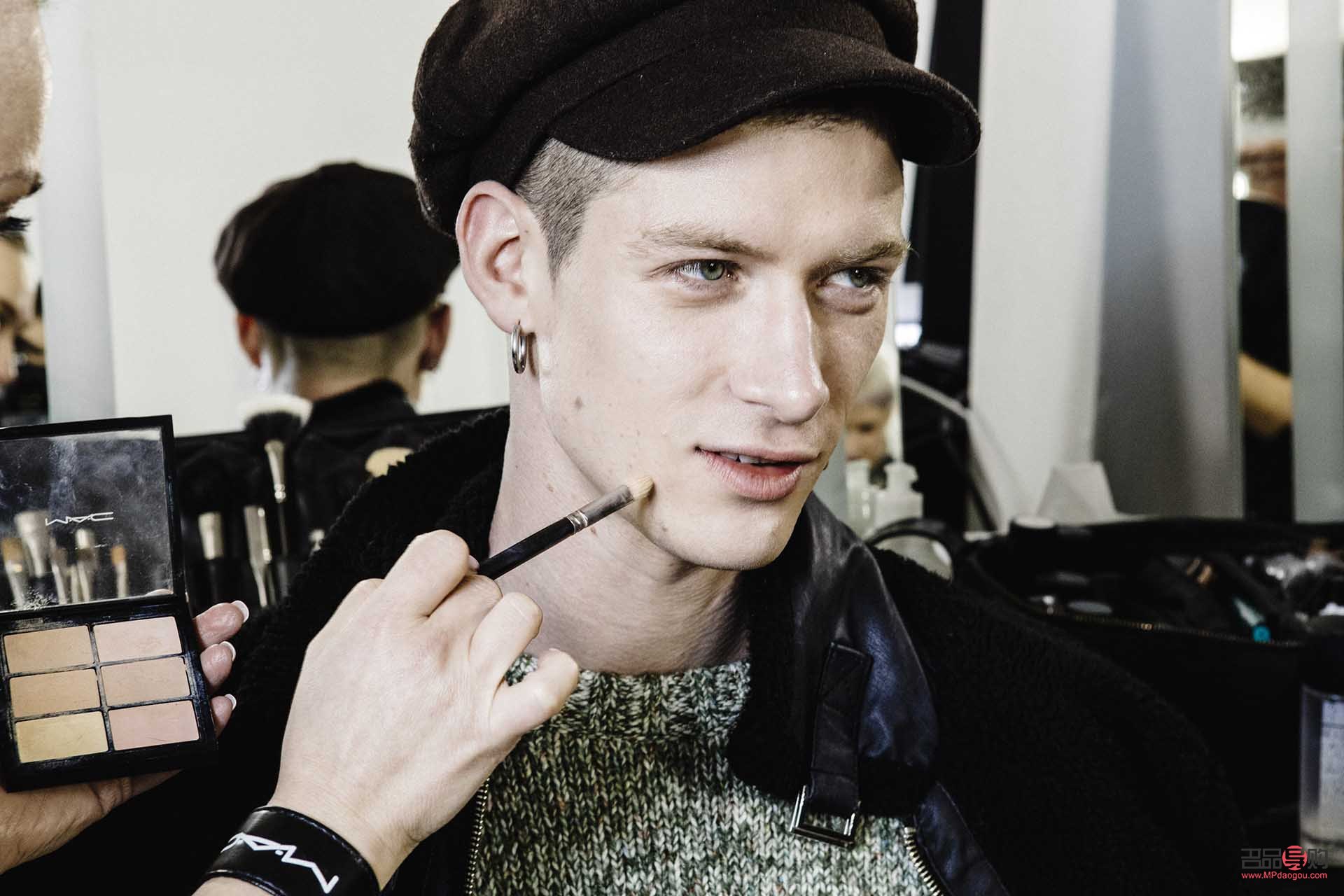 如何申请男士彩妆(如何申请男士彩妆品牌)