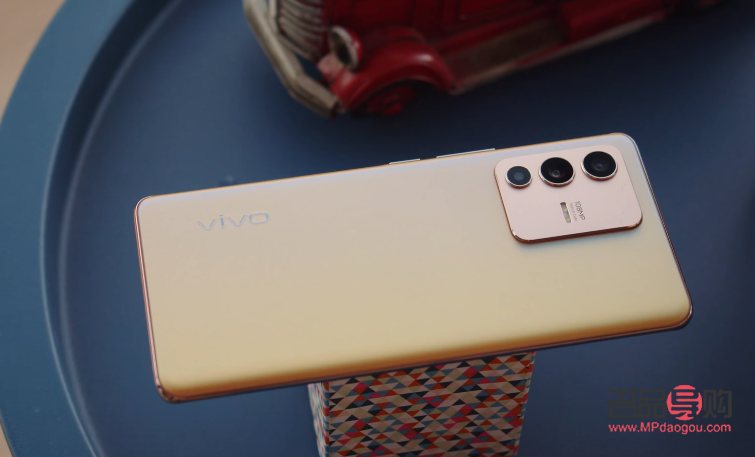 送女神礼物写什么赠语(送女神礼物写什么赠语好)