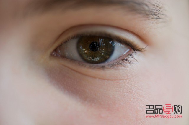 <h3>五角星与眼睛：一种象征性的探索</h3>