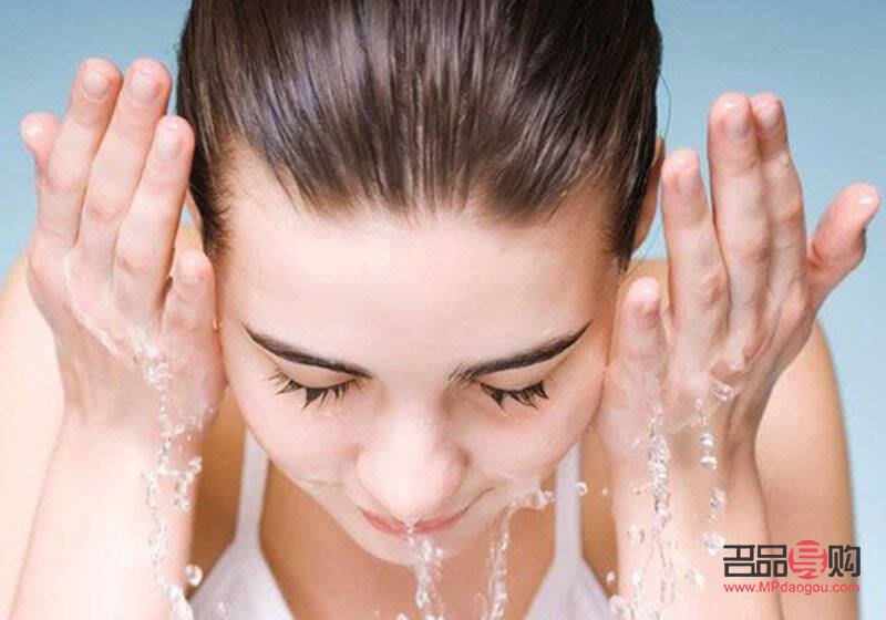 在美容院怎么洗脸(在美容院怎么洗脸呢)