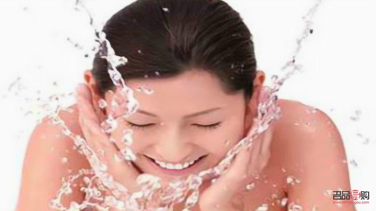 在美容院怎么洗脸(在美容院怎么洗脸呢)