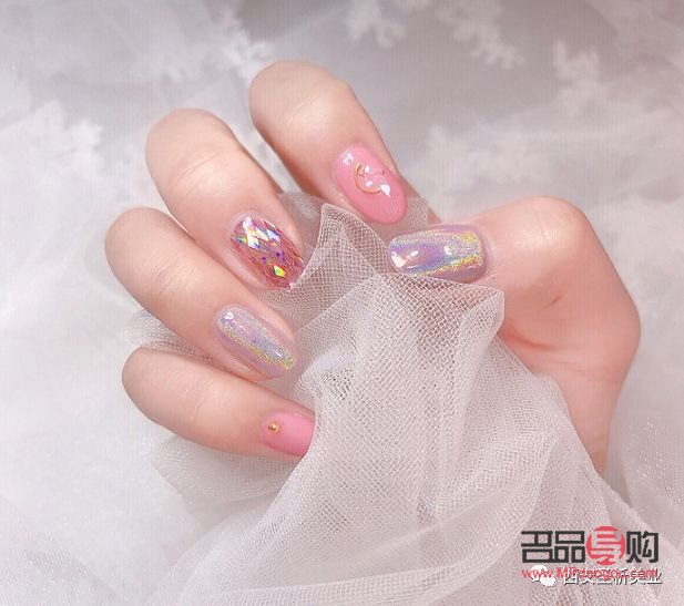 怎么介绍美甲美容(怎么介绍美甲美容店)