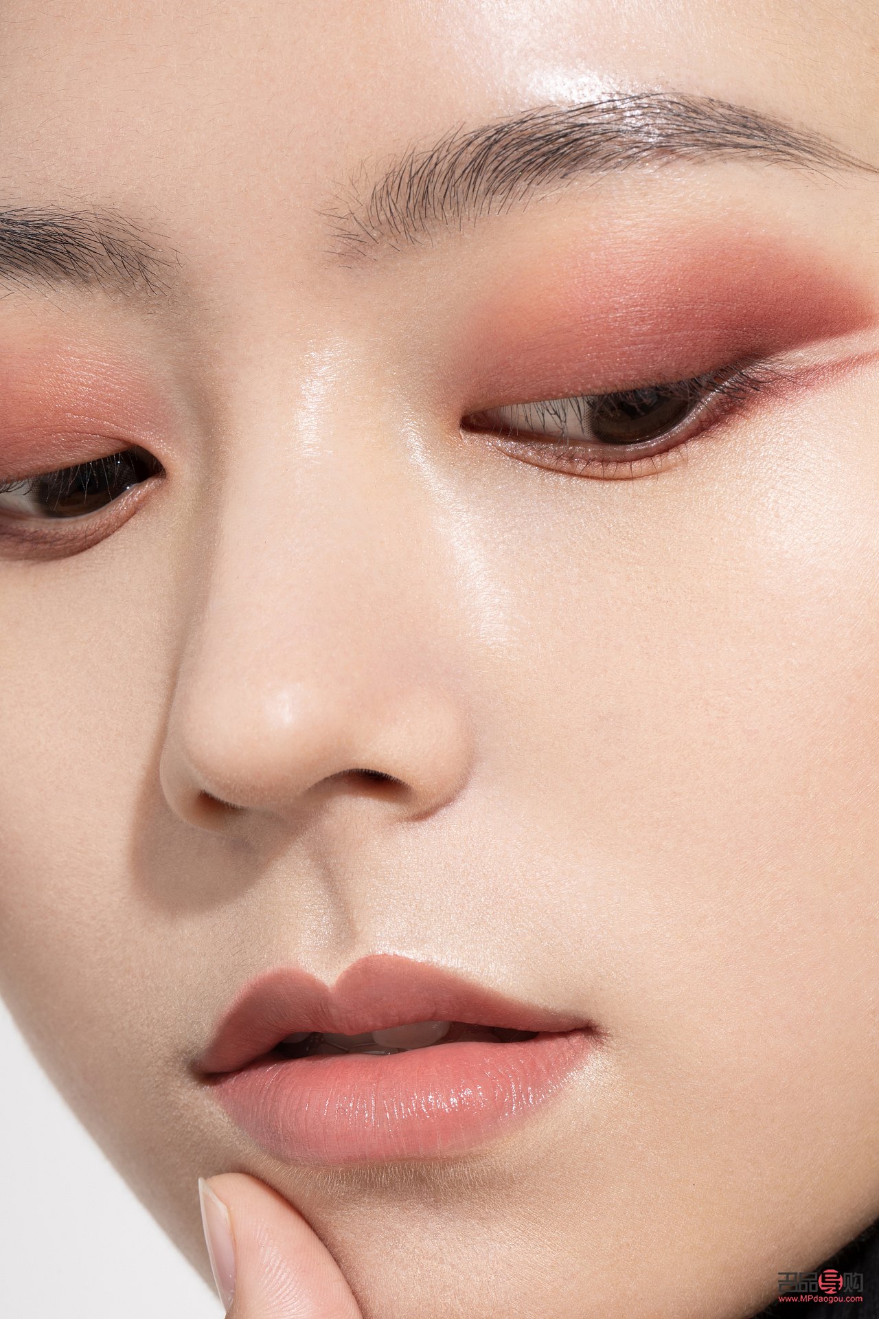 彩妆照片怎么使用(彩妆照片怎么使用好看)