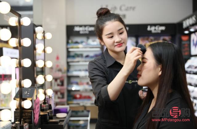 彩妆柜姐养成记：步入彩妆世界的专业之旅
