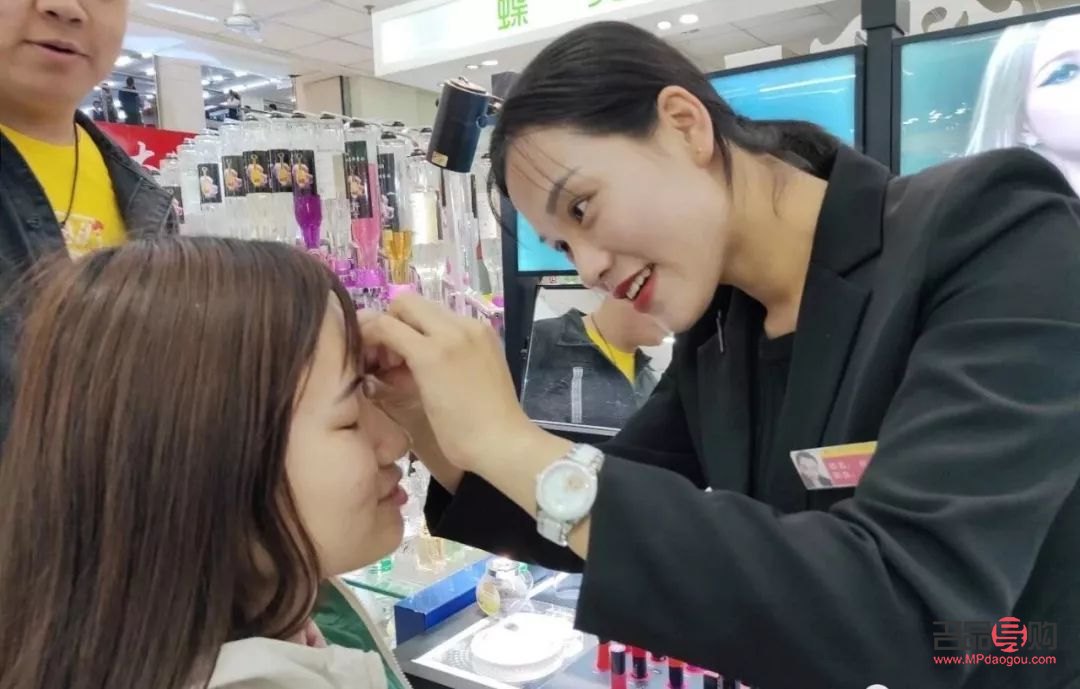 彩妆柜姐养成记：步入彩妆世界的专业之旅