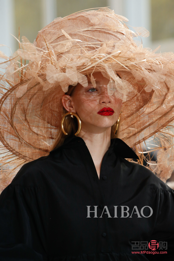 夸张彩妆如何画画(夸张彩妆如何画画好看)