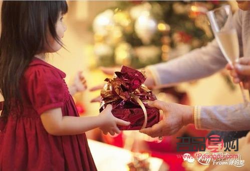 送孩子什么礼物好呢(送孩子什么礼物好呢女孩)