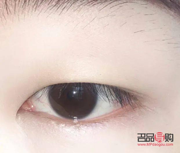 宝宝一单眼皮一双眼皮，独特魅力令人着迷