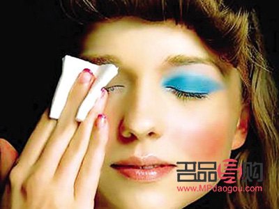 画彩妆怎么卸妆(画彩妆怎么卸妆最干净)