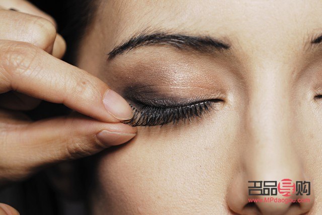 天生眼皮浮肿怎么改善(天生眼皮浮肿怎么改善呢)