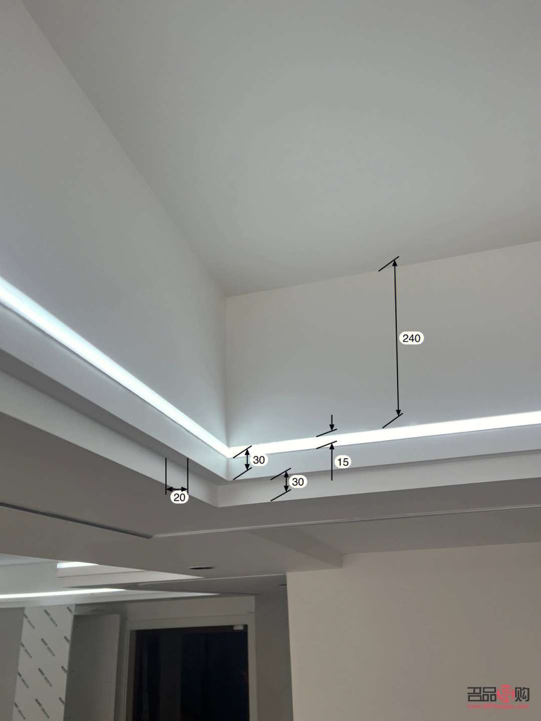 双眼皮线条灯多少钱一米(双眼皮线型灯)