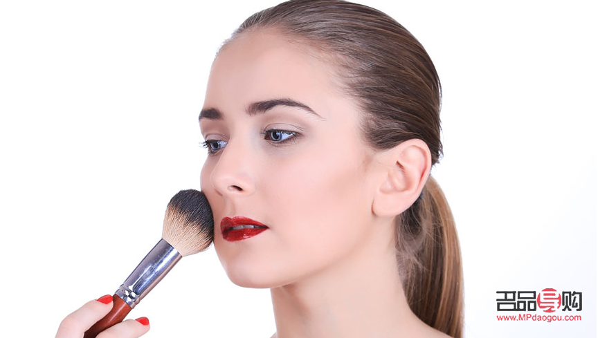 泊蝶彩妆怎么化(泊蝶彩妆怎么化妆的)