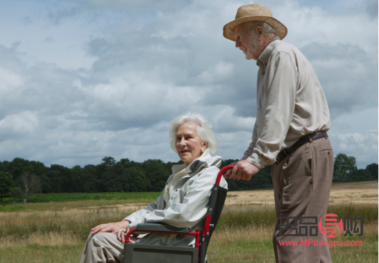 83岁送什么礼物好看(83岁送什么礼物好看女)