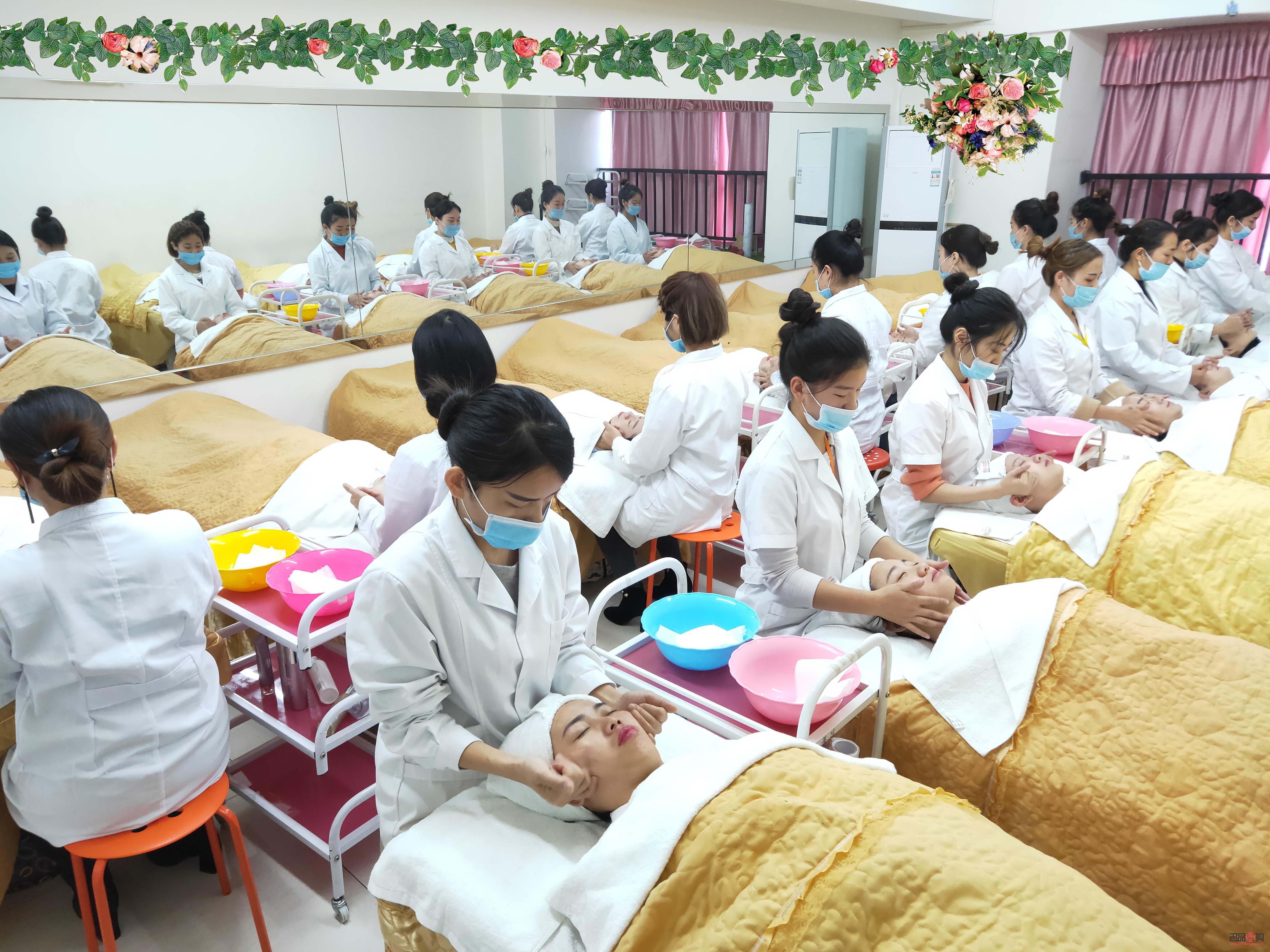 哪里有学美容(哪里有学美容培训机构)