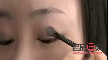 画眼线的步骤教程(画眼线的步骤教程视频)