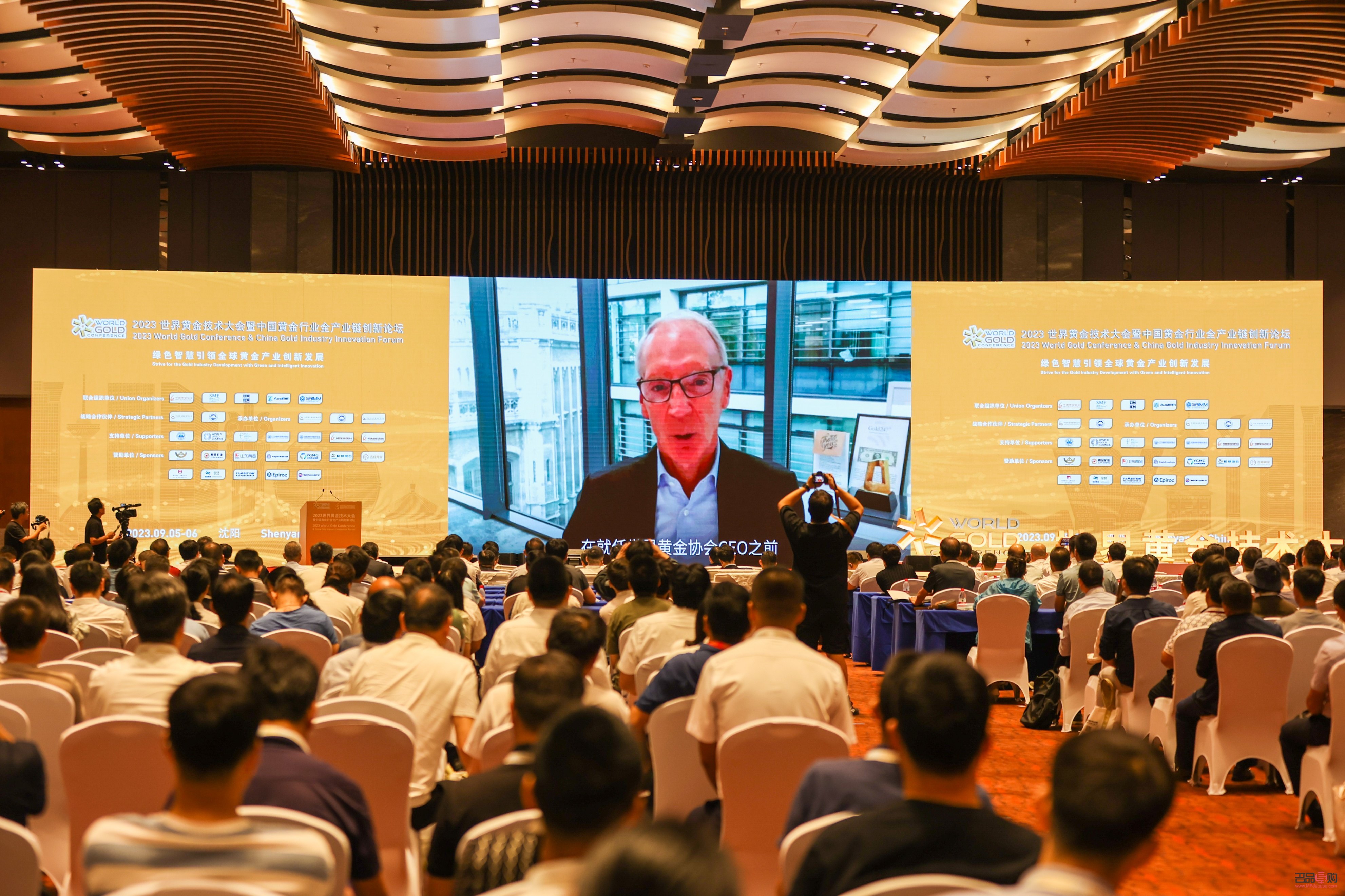 黄金价格走势图行情2023年1月13日(黄金价格走势图行情2023年1月13日)