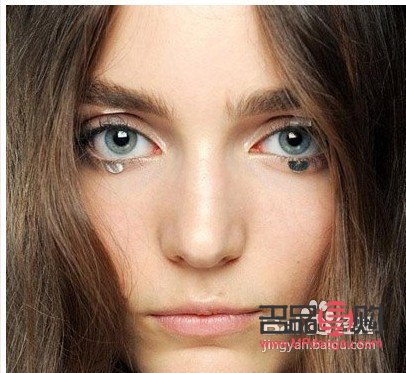 彩妆亮片怎么化(彩妆亮片怎么化好看)
